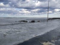 Hatay’da deniz taştı, iş yerleri ve caddeler su altında kaldı