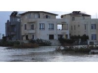 Hatay’da bazı evler su altında kaldı