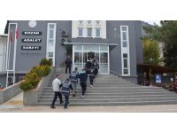 Adana’da bir gencin vurulduğu “Ne bakıyorsun?” kavgasında 3 kişi tutuklandı
