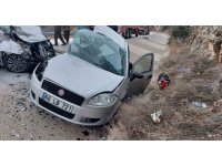 Isparta’da otomobiller çarpıştı: 1 kişi öldü, 1’i doktor 3 sağlıkçı yaralandı