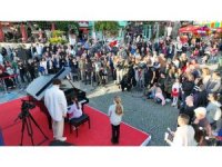 Saat Kulesi ve Cam Piramit’te piyano şöleni