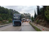 Burdur’da 2 otomobil ve tır çarpıştı: 1 yaralı