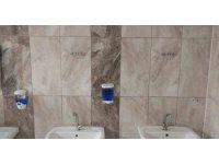 Tarihi Laal Paşa Camisinin tuvaletinin kapı, pencere ve  aynalara zarar verdi