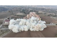 Kahramanmaraş’ta ağır hasarlı binalar patlayıcılarla yıkılıyor