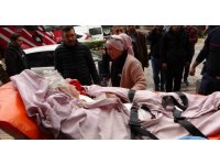 Kahvaltı yaparken çıkan yangın, yaşlı kadının yakınlarını gözyaşına boğdu