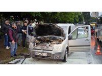 İşe giden su tesisatçısının aracı seyir halindeyken yandı