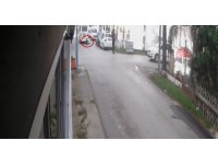 Geri manevra yapan öğrenci servisinin altında kalan kadın ağır yaralandı