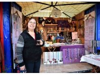 Konyaaltı Belediyesi iki noktada yılbaşı çarşısı kurdu