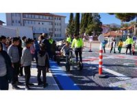 Burdurlu öğrenciler trafik parkında hem öğrendiler hem eğlendiler