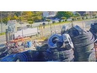 Otomobilin yayaya çarpma anı anbean görüntülendi