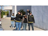 Taksinin bagajından hafif makineli tüfek ve 2 ruhsatsız silah çıktı