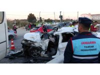 Antalya’da otel servisi ile otomobil çarpıştı: 2 ölü, 14 yaralı