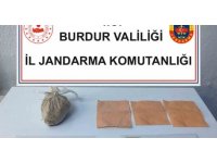 Burdur’da jandarma ekiplerinin kaçakçılık ve uyuşturucu operasyonlarında yakalanan 3 şahıs tutuklandı