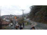 Şiddetli yağış sonrası toprak kayması: Kullanılmayan iki yayla evi zarar gördü