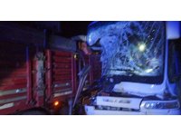 Burdur’da yolcu otobüsü kamyon ile çarpıştı: 2 yaralı