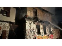 Hasarlı binada çıkan yangın söndürüldü