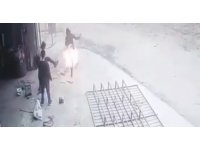 Yanan tenekeye tekme attı, arkadaşını yaktı