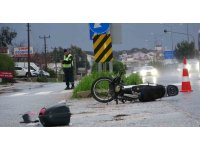 Motosiklet ile otomobil çarpıştı, kaza anı güvenlik kameralarına yansıdı: 1 yaralı