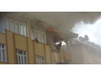 Sobadan boşaltılan kül apartmanı yakıyordu