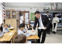 Başkan Yücel çocukların karne heyecanına ortak oldu