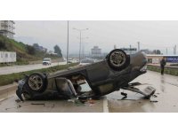 Ters dönen otomobilin sürücüsü yaralandı
