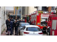 Yatak odasının kule döndüğü yangında canlarını zor kurtardılar