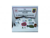 Otomobilde yapılan aramada uyuşturucu çıktı