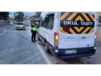 Mersin’de jandarma ekipleri okul servis araçlarını denetledi