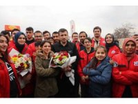 Bayraktar, Kahramanmaraş’ta depremzedelerle buluştu