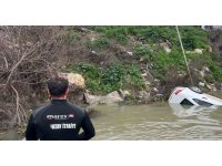 Nehire düşen araçtaki şahsın cesedi 5 buçuk saatlik çalışmayla çıkarıldı