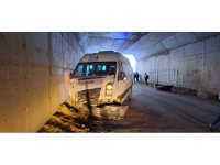 Burdur’da öğrenci servisi ile otomobil çarpıştı 14 yaralı