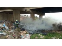 Hassa’da atıl durumdaki araç lastikleri yandı