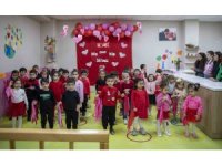 Halkkent Çocuk Gelişim Merkezinde eğitim gören çocuklar, ’Dünya Sevgi Günü’nü aileleriyle kutladı