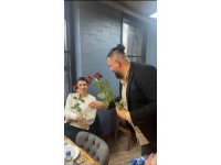 Adanalı kebapçı kadınları gülle karşıladı