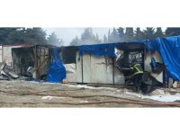 İşçilerin kaldığı konteynerler alevlere teslim oldu