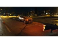 Burdur’da direksiyon hakimiyetini kaybeden alkollü sürücü refüje çarparak durabildi