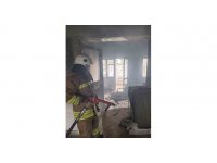 İskenderun’da metruk binada yangın çıktı