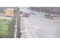 Motosiklet sürücüsü kask sayesinde kurtuldu