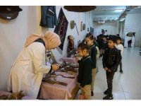Okuldaki tarihi sergi öğrencileri geçmişe götürüyor