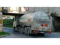 Gaz tankeri sulama kanalı altına sıkıştı