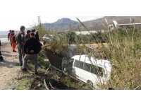 Mersin’de yolcu minibüsü ile otomobil çarpıştı: 1 ölü, 13 yaralı