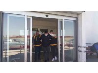 Adana’da bir eve yapılan baskında 5 tabanca ve parçaları ele geçirildi