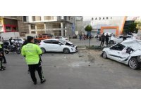 Alanya’da bariyerleri kıran otomobil iki araca çarptı: 2 ölü, 4 yaralı