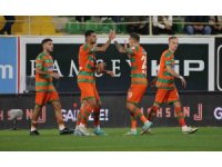 Trendyol Süper Lig: Alanyaspor: 2 - Trabzonspor: 0 (İlk yarı)