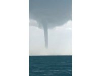 Antalya’da balıkçılar dev hortumu denizden görüntüledi