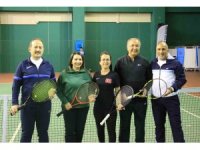 Mersin’de Dünya Kadınlar Günü çerçevesinde düzenlenen tenis turnuvası başladı