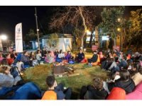 Başkan Böcek gençlerle gündüz konserde, akşam kamp ateşinde buluştu