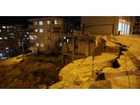 Kahramanmaraş’ta toprak kayması: Çok sayıda araç zarar gördü