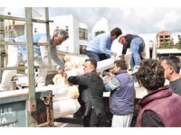 Hortumdan zarar gören Demreli üreticilere naylon desteği