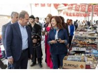 Koleksiyonerler ve antika tutkunları antika pazarında buluşuyor